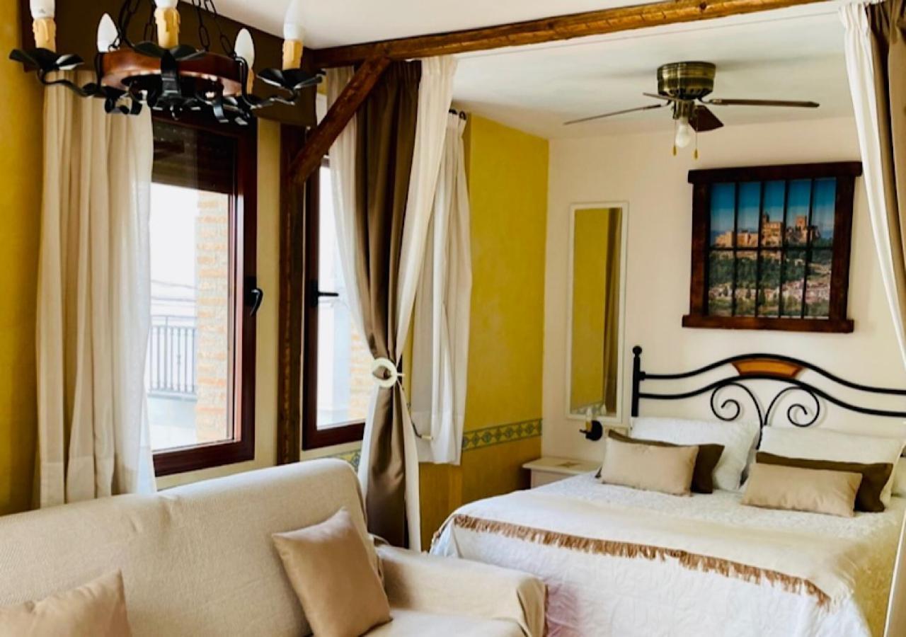 Hotel Hospederia Zacatin 알칼라 라 레알 외부 사진