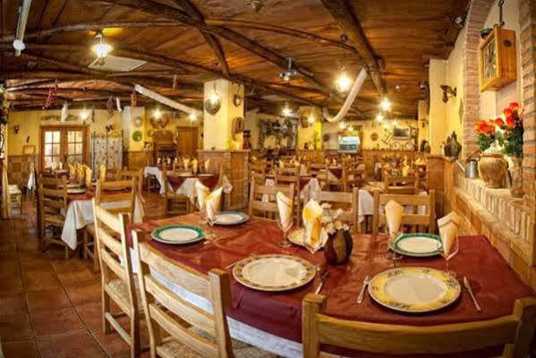 Hotel Hospederia Zacatin 알칼라 라 레알 외부 사진